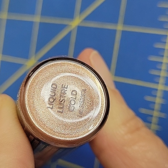 Revolution Liquid Lustre Gold Highlighter Radiant Glow 18ml - Picture 4 of 4